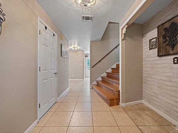 3rd image of 5875 Hall Rd