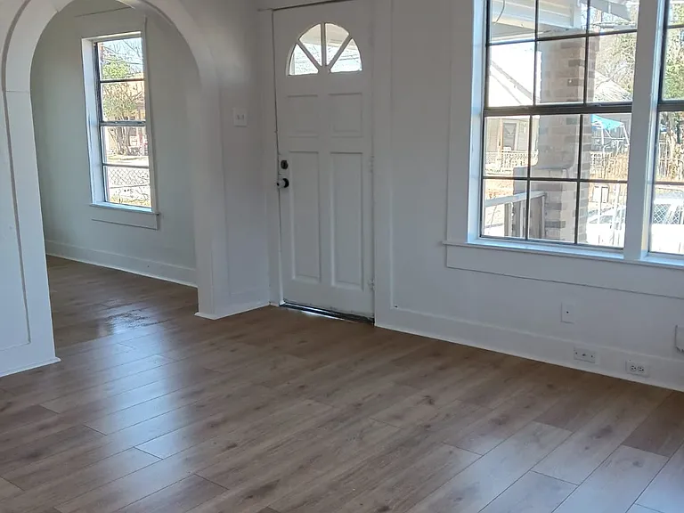 414 W Theo Ave — Photo 24