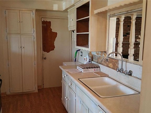 2nd image of 1218 W Vesta St