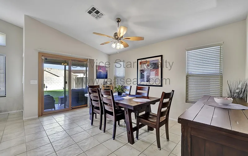 3 bed, 2.0 bath, 1599 sqft, $1,900 — Photo 3