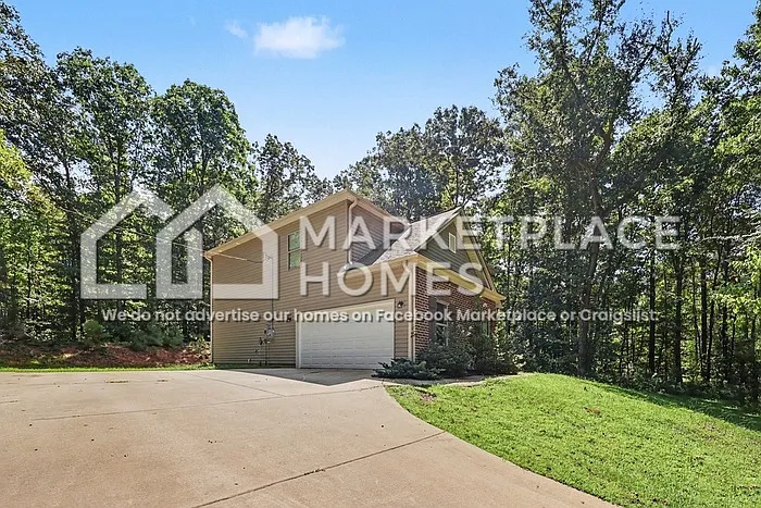 4 bed, 2.5 bath, 2160 sqft, $2,045 — Photo 2