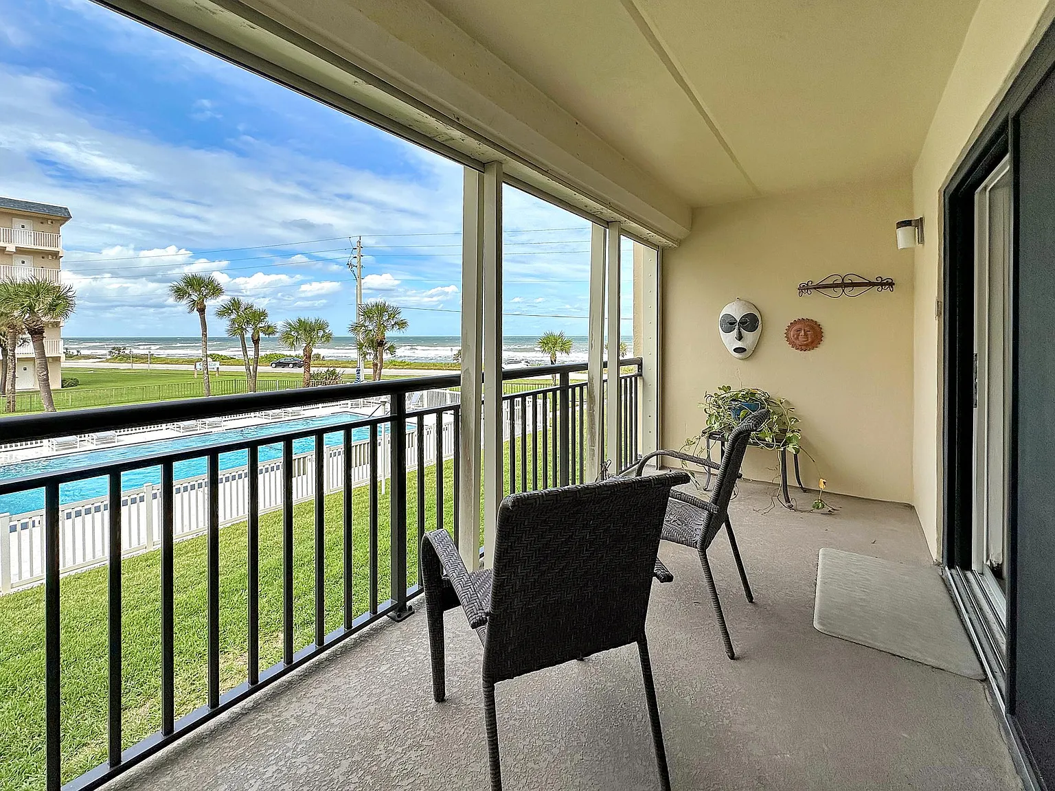 2 bed, 1200 sqft, $2,500 — Photo 2