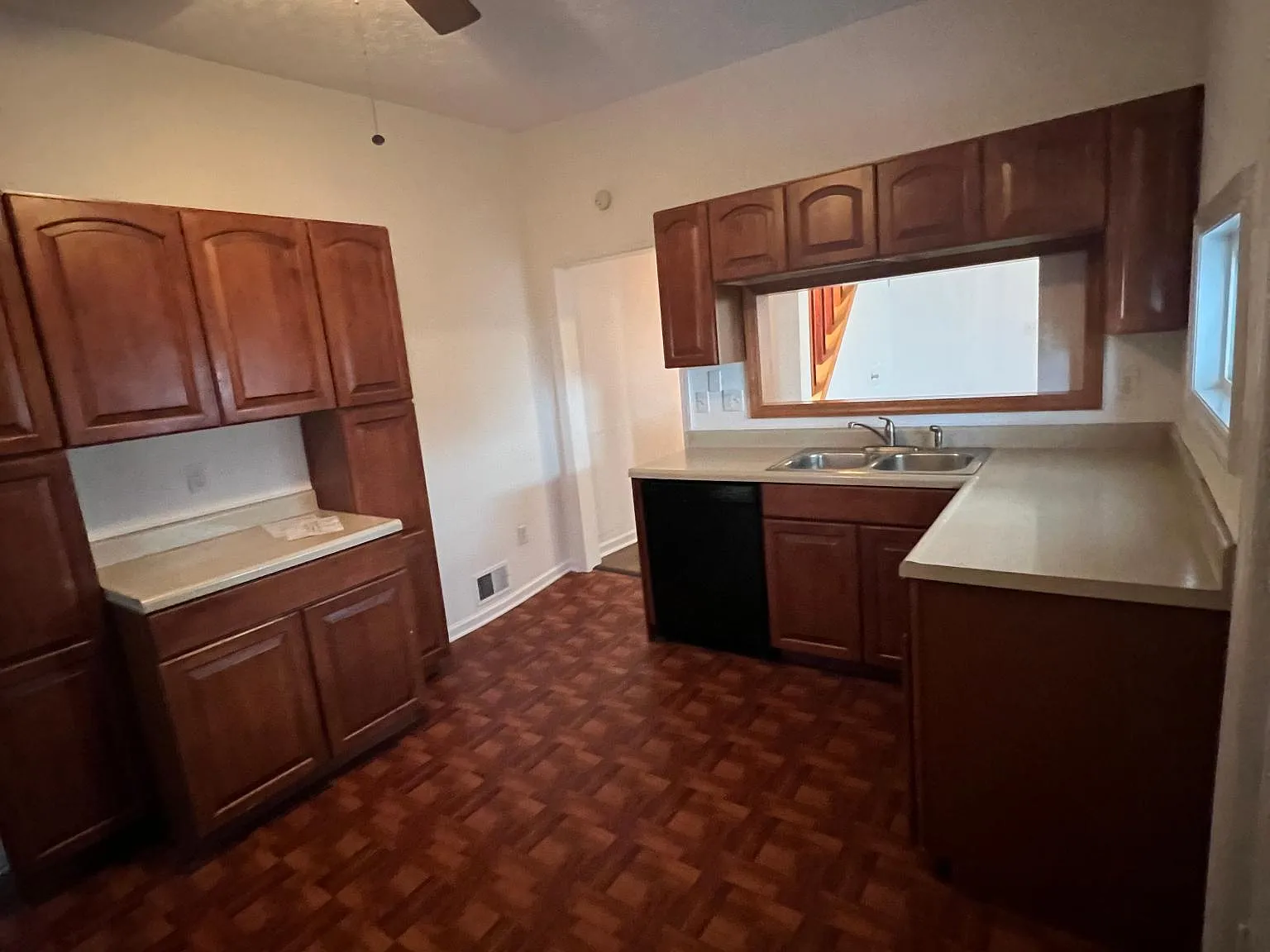 3 bed, 1420 sqft, $2,000 — Photo 4