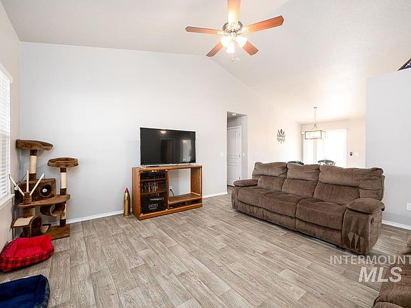 3rd image of 3340 S Malad Dr