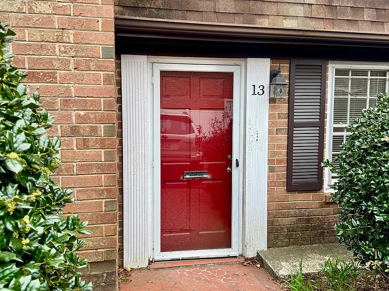 921 Nottingham Dr #13 — Photo 1