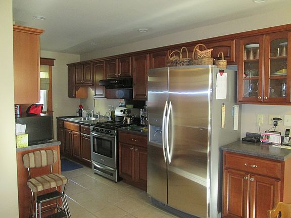 4th image of 109 E Columbus St