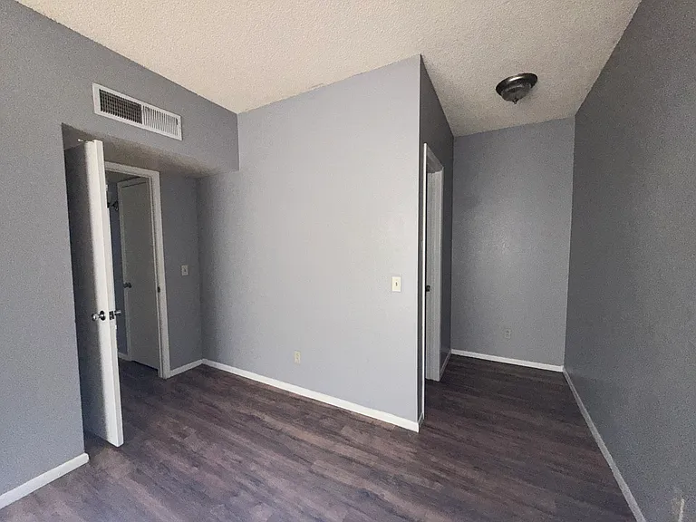 2839 E Le Marche Ave #203 — Photo 8