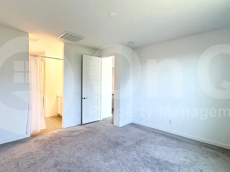 11225 E Ulysses Ave — Photo 5