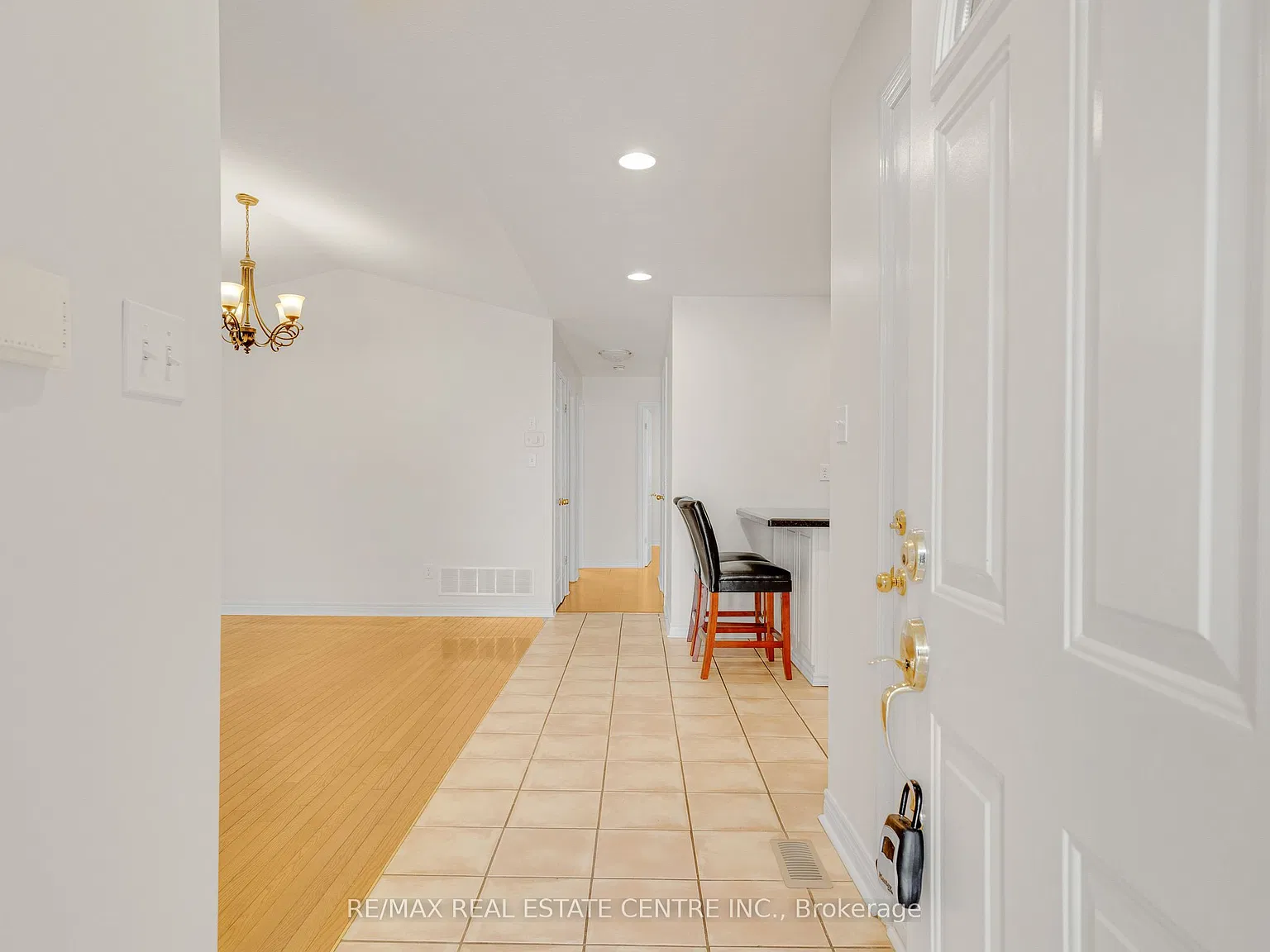 3 bed, $2,300 — Photo 4