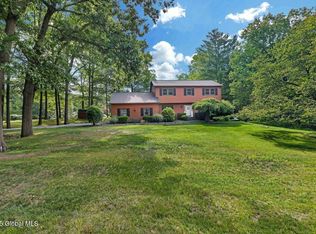 12 Marryanne Dr, Clifton Park, NY 12065
