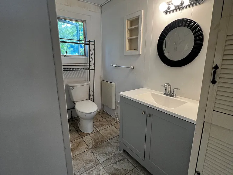 28 Middle St #A — Photo 10