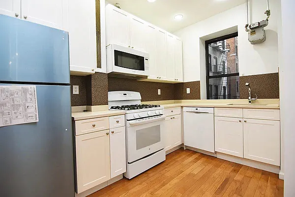 Rented by Bohemia Realty Group | media 7