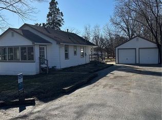 3742 NE Chaumiere Rd, Kansas City, MO 64117