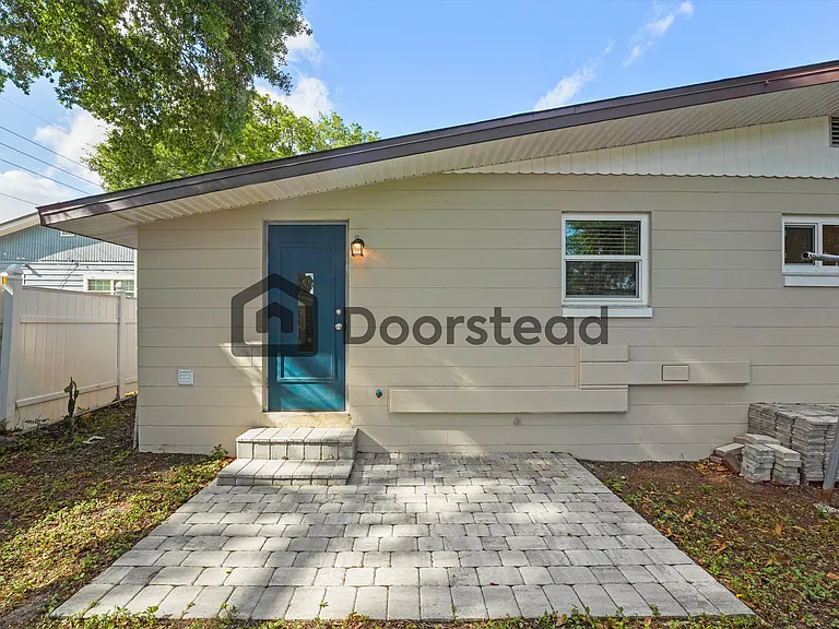 1204 E Esther St — Photo 10