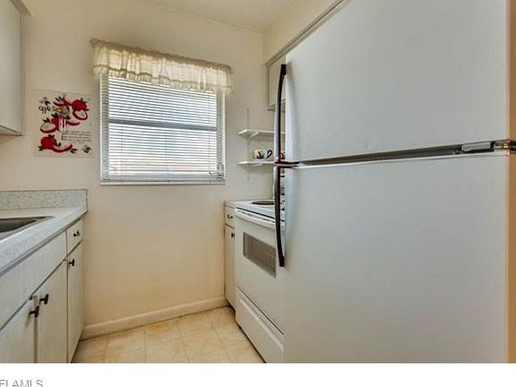 4th image of 1123 Broad Ct