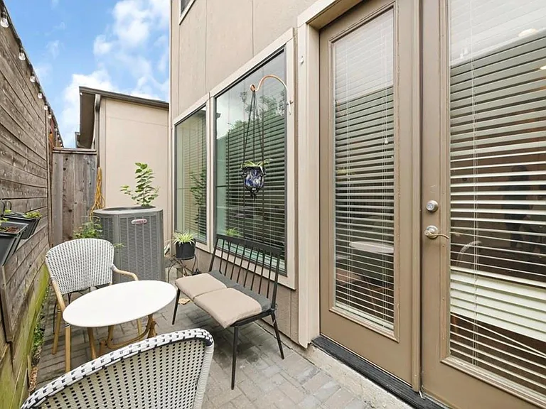 1531 Woodbend Park W — Photo 26