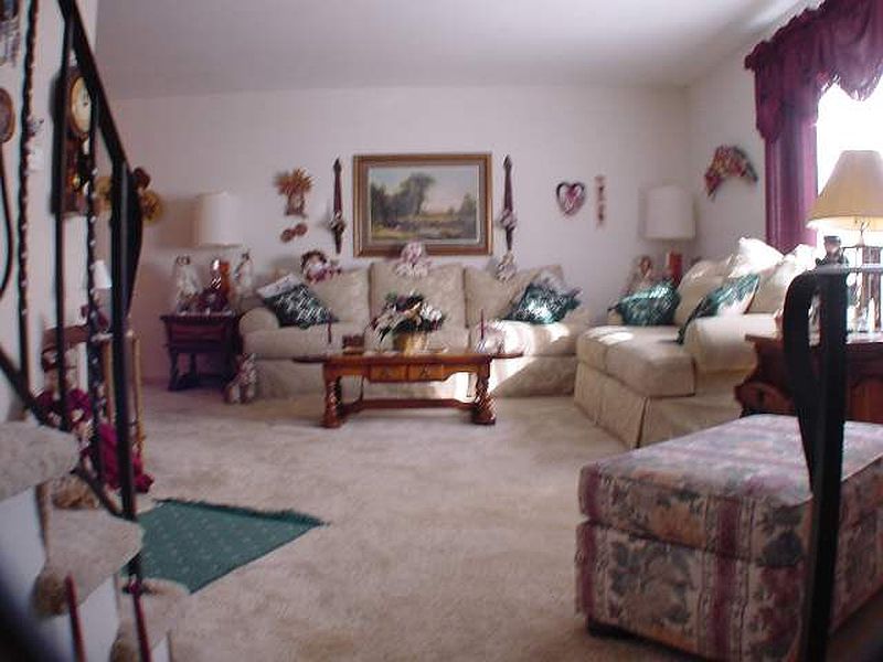 3rd image of 37 FAIRLAWN Drive