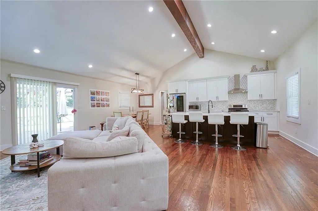 4 bed, 4.0 bath, 2542 sqft, $5,500 — Photo 4