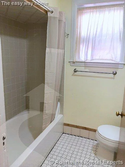 2 bed, 9999 sqft, $2,700 — Photo 2
