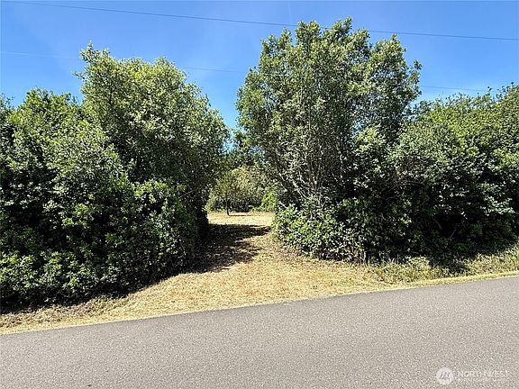 5th image of 525 Sand Dune Avenue SW