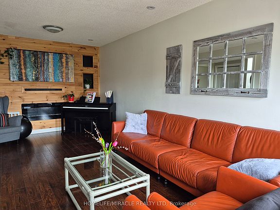 5th image of 2237 Prescott Pl