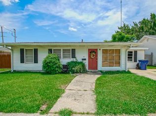 40 Azalea Dr, Gretna, LA 70053