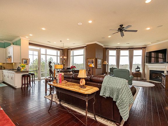 4th image of 2801 Wexford Dr APT 205