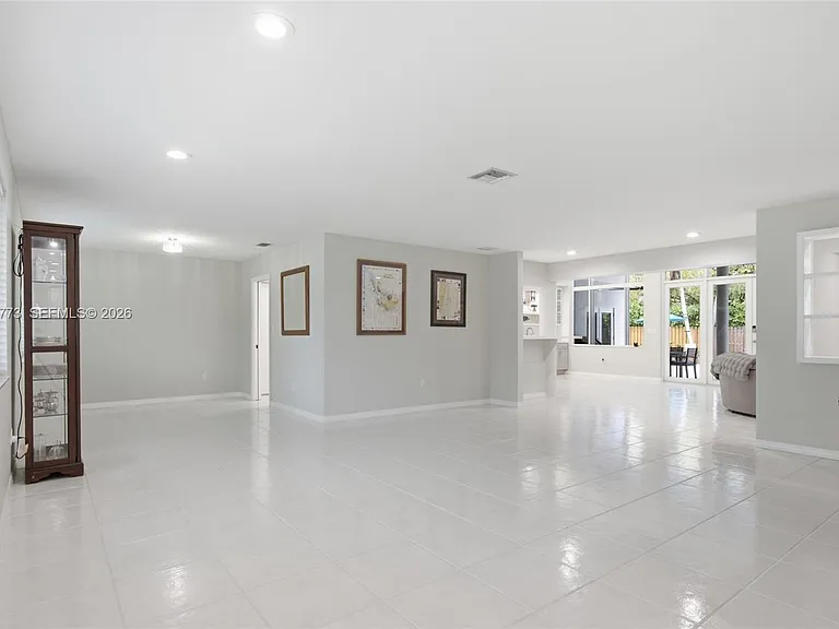 15845 SW 87th Ave — Photo 11