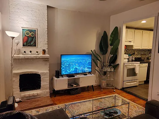 Rented by Array Property Group LLC  | media 8