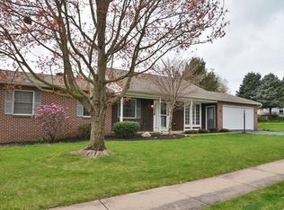 60 Beddington Ln, Strasburg, PA 17579