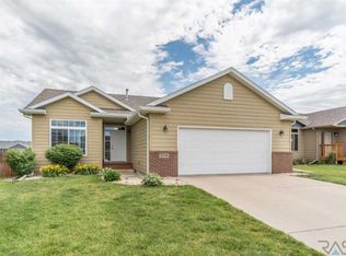 5516 W Oakcrest Dr, Sioux Falls, SD 57107
