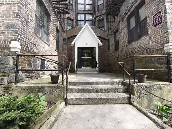762 Brady Ave APT 121, Bronx, NY 10462