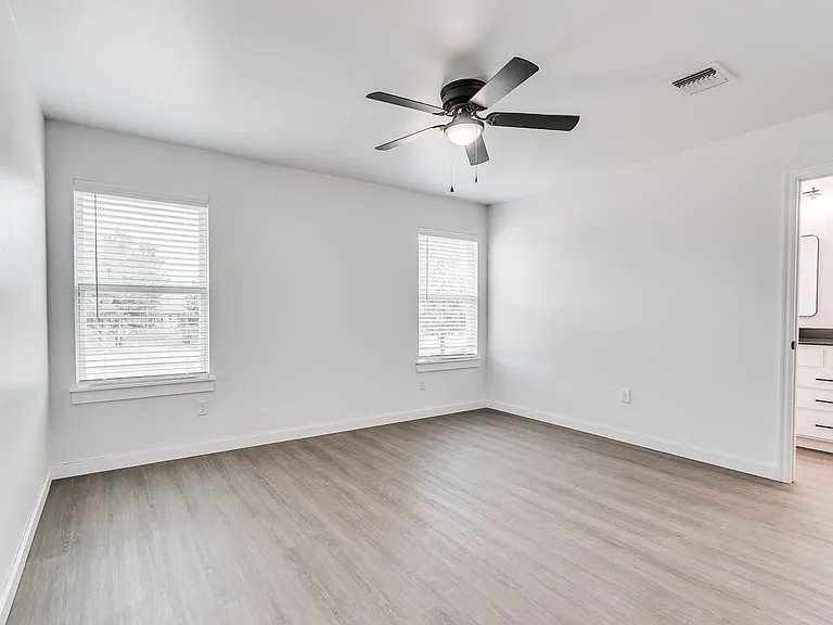 321 Mooring Dr — Photo 7
