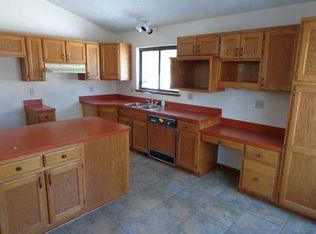 718 Ridgewood Dr, Manhattan, KS 66502