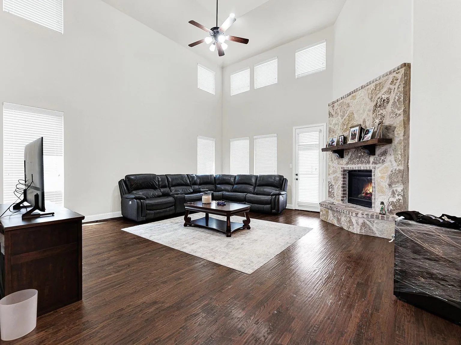 4 bed, 3415 sqft, $3,400 — Photo 4