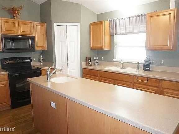 3rd image of 1080 Roberta Rd