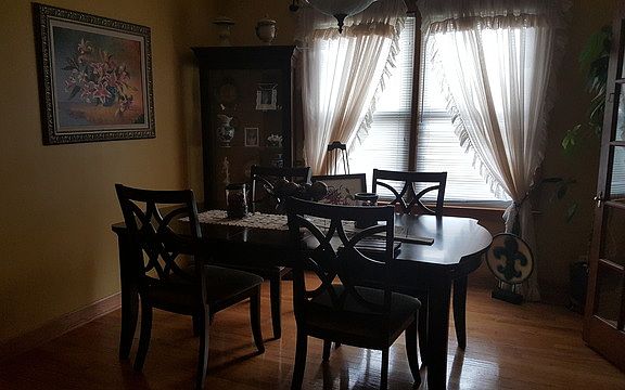 3rd image of 4432 Amelia Ave