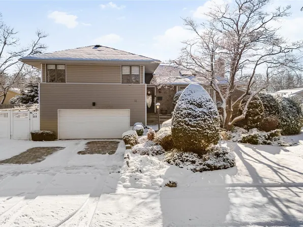 98 Birchwood Park Drive, Jericho, NY 11753
