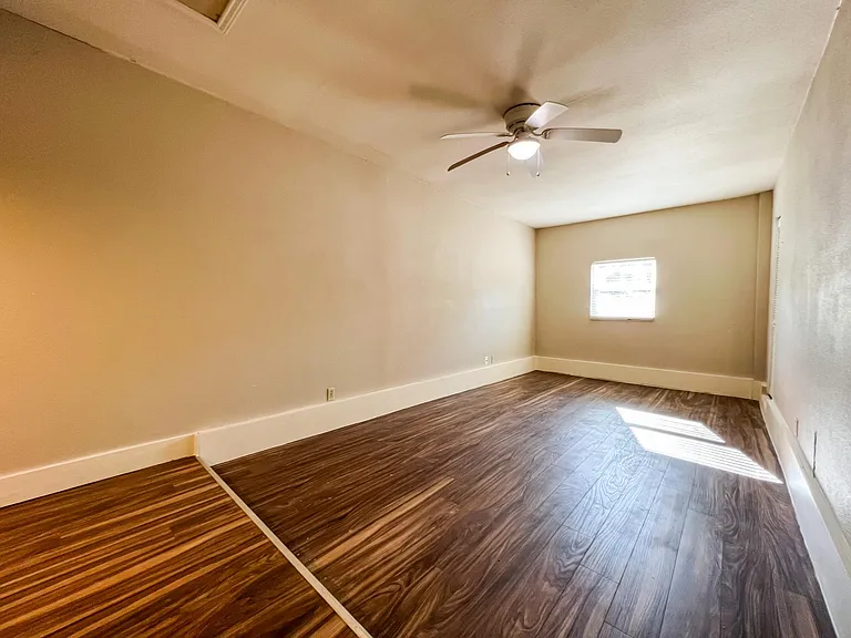 12004 Thompkins Dr — Photo 23