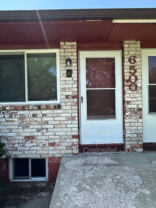 2 bed, 1.0 bath, 900 sqft, $950 — Photo 3