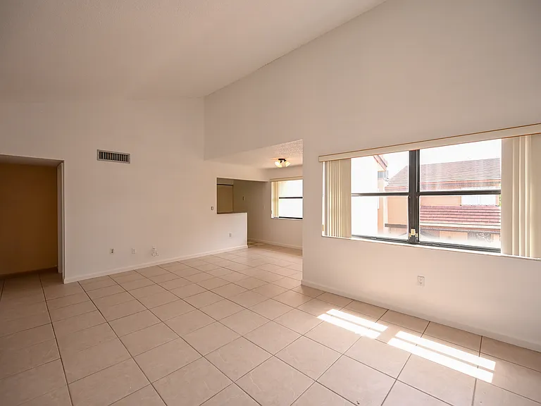 445 W Park Dr #203 — Photo 8