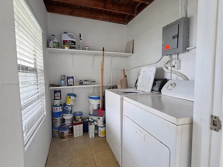 4601 SW 5th St — Photo 8