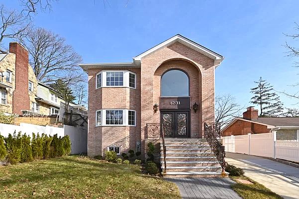1st image of 87-31 Clover Pl