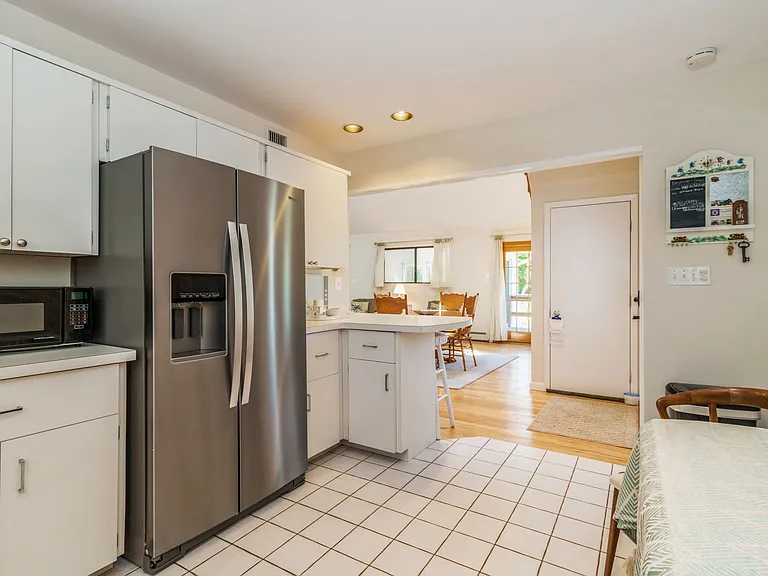 14 Beach Plum Rd — Photo 9