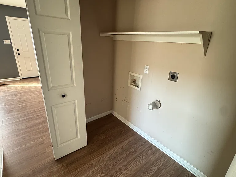 4019 Jupiter Dr — Photo 10