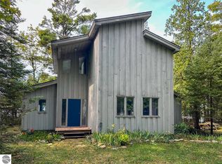 30235 Greenes Bay Dr, Beaver Island, MI 49782