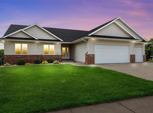 6845 Flint Rock Ct, Marion, IA 52302