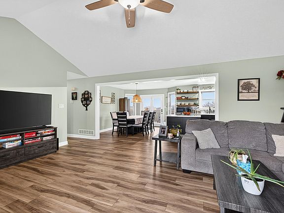 5th image of 121 Mockingbird Hill Dr