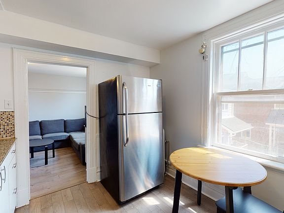 3rd image of 46 Carlyle Ave #4-Bedroom
