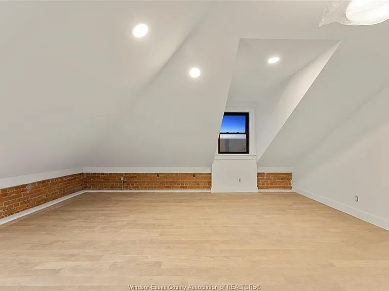 247 Brock St #401 — Photo 22